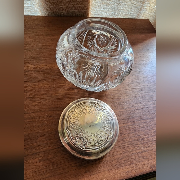 Antique cut crystal jar with sterling silver lid - Picture 6 of 8